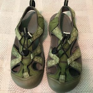 Size 8.5 Lightly used Keen Newport Sandals